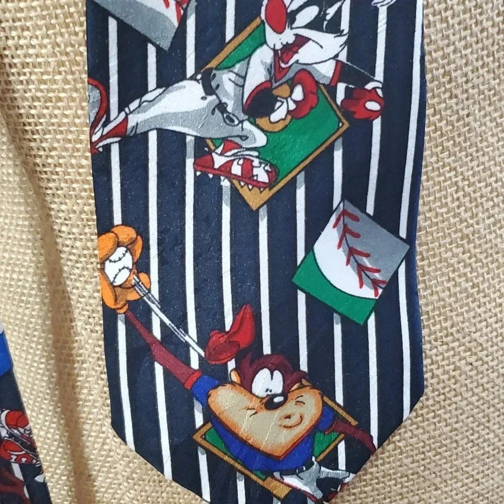 Vintage Warner Brothers looney tunes baseball theme tie